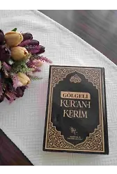 Gölgeli Kur'an-ı Kerim Beyaz Siyah (Kalem Hediyeli) Kalemle Yazılabilen Bilgisayar Hatlı Yazı Mushafı
