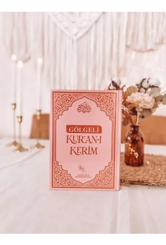 Gölgeli Kur'an-ı Kerim Pembe (Kalem Hediyeli) Kalemle Yazılabilen Bilgisayar Hatlı Yazı Mushafı