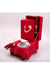 Bayrak + Fincan + Şal + Tesbih + Kuran Hediye Seti (Hafız Boy, Kırmızı, Vav Motifli)