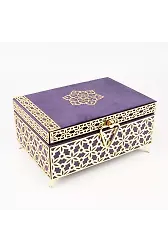 Desenli Kutu Çeyizlik, Şal + Seccade + Tesbih + Kuran Hediye Seti (Orta B. Kadife, Mor, Elif-Vav)