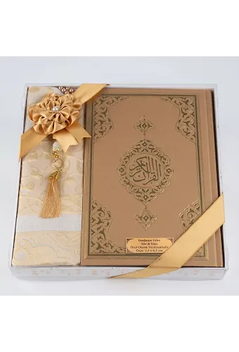 Kuran + Seccade + Tesbih Hediye Seti (Orta Boy, Ekonomik Cilt, Desenli Kutu, Gold)