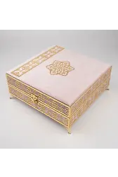 Kuran + Seccade + Tesbih Hediye Seti (Orta Boy, Raşel Kare Kutu, Pembe)