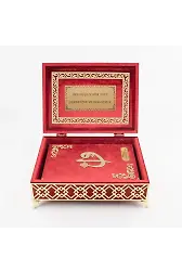 Raşel Kutulu Pleksi Desen Kuranı Kerim (Orta Boy, Bordo)