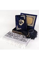 Raşel Kutulu, Şal + Seccade + Tesbih + Kuran Hediye Seti (Orta Boy, Lacivert, Elif-Vav)