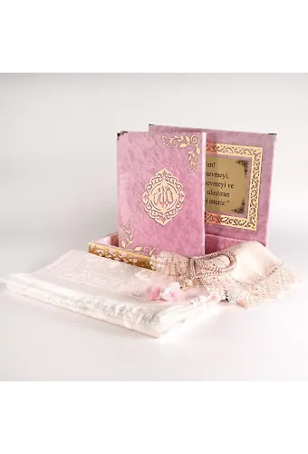 Şal + Seccade + Tesbih + Kuran Hediye Seti (Orta B. ŞemsLafzatullah Gold Pleksi Raşel Kutu, B.Pembe)