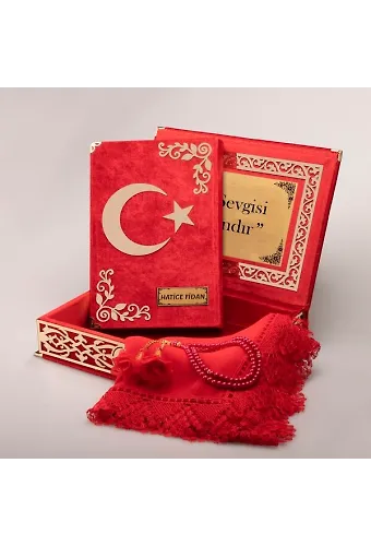 Şal + Tesbih + Ay Yıldız Kuran Hediye Seti (Orta Boy, Kırmızı, Gold Pleksi)