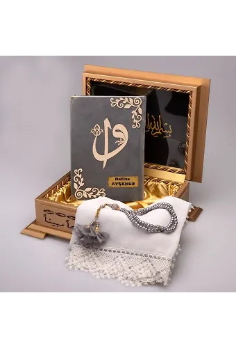Şal + Tesbih + Kuran Hediye Seti (Hafız Boy, Ahşap Kutulu, Kadife, Gri)