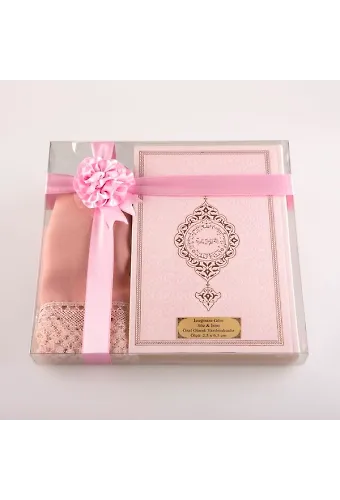 Şal + Tesbih + Kuran Hediye Seti (Orta Boy, Toz Pembe)