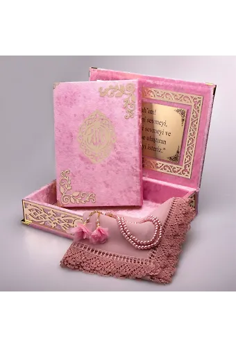 Şal + Tesbih + Kuran Hediye Seti (Orta Boy, ŞemsLafzatullah, Gold Pleksi, Raşel Kutu, Bebe Pembe)