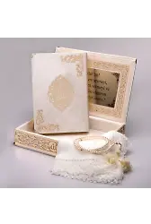 Şal + Tesbih + Kuran Hediye Seti (Orta Boy, ŞemsLafzatullah, Gold Pleksi, Raşel Kutu, Krem)