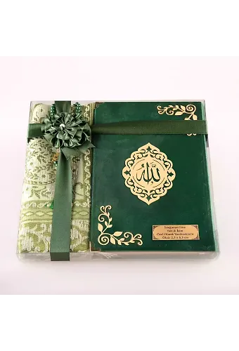 Seccade + Tesbih + Kuran Hediye Seti (Orta Boy, Kadife, Zeytin Yeşili, Lafzatullah)