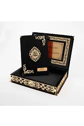 Raşel Kutulu Hediyelik Kuranı Kerim (Orta Boy, Siyah, Şems Lafzatullah Gold Pleksi)