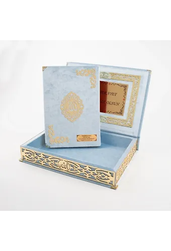 Raşel Kutulu Hediyelik Kuranı Kerim (Orta Boy, Bebe Mavi, Şems Lafzatullah Gold Pleksi)