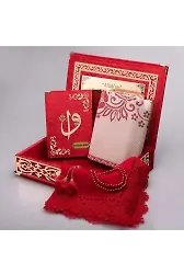 Raşel Kutulu, Şal + Seccade + Tesbih + Kuran Hediye Seti (Orta Boy, Kırmızı, Elif-Vav)