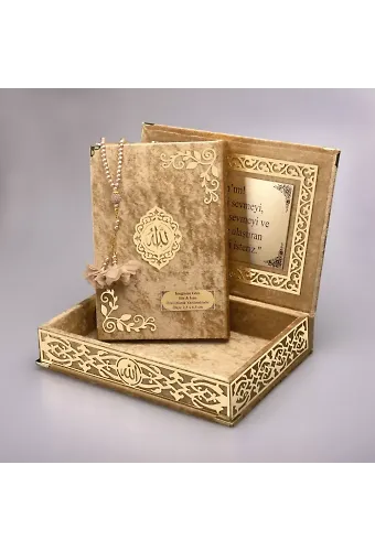 Tesbih + Kuran Hediye Seti (Orta Boy, ŞemsLafzatullah, Gold Pleksi, Raşel Kutu, Gold)