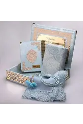 Şal + Seccade + Tesbih + Kuran Hediye Seti (Orta B. Şems Lafzatullah Gold Pleksi Raşel Kutu, B.Mavi)